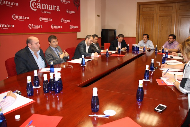 Luis Carretero, gerente del SESCAM mantendrá mañana una reunión con la Cámara de Comercio de Cuenca, en imagen la reunión del 24 de mayo de 2012